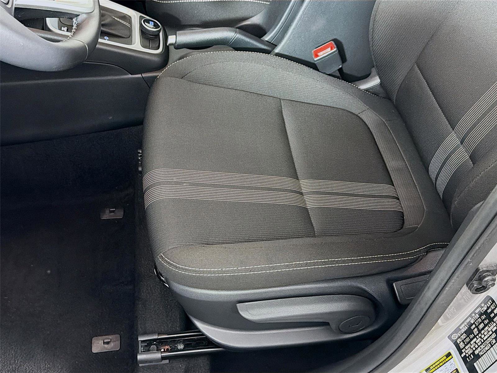 Used 2025 Hyundai Venue SEL FWD image 20