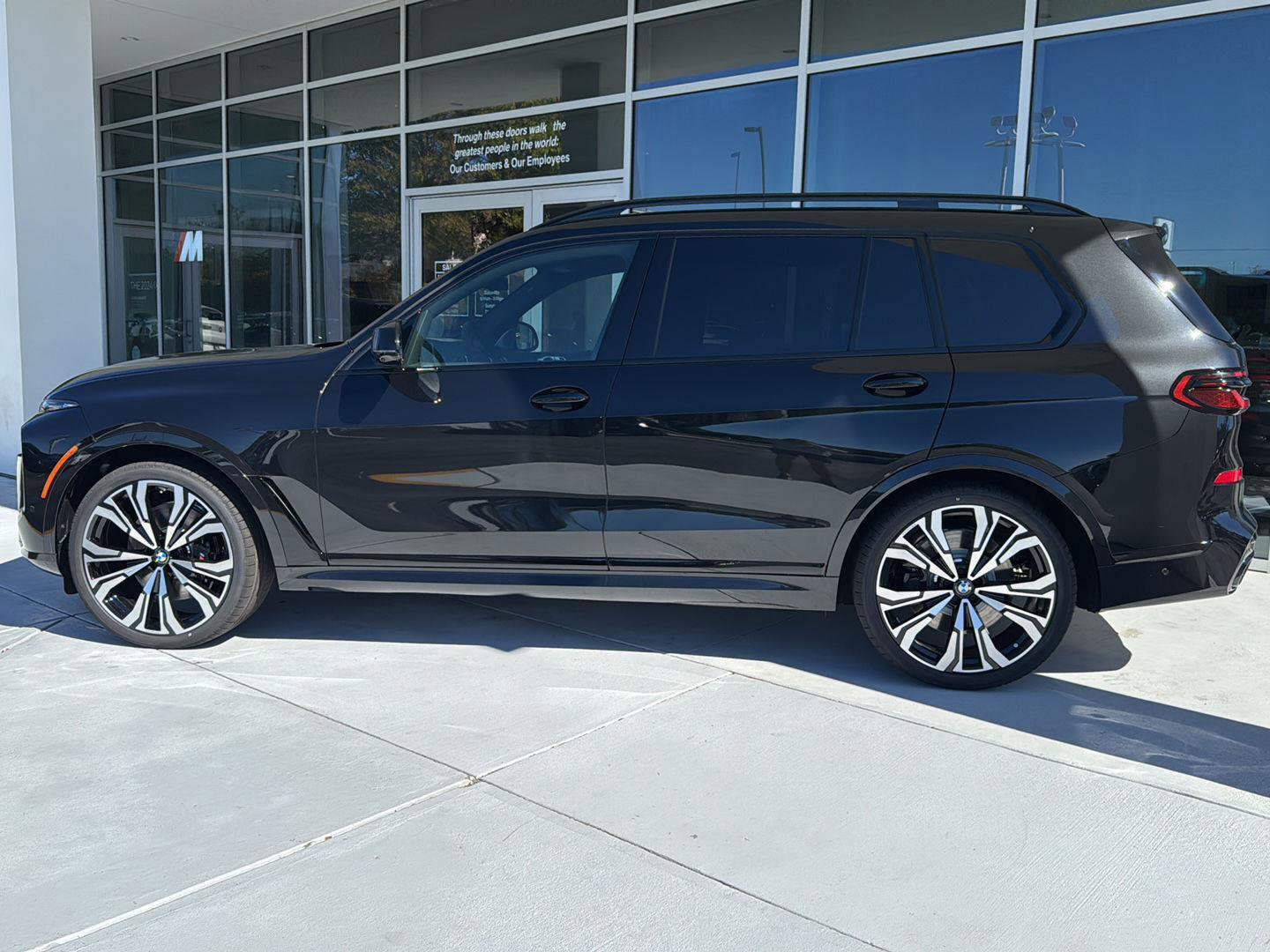 New 2026 BMW X7 M60i image 3