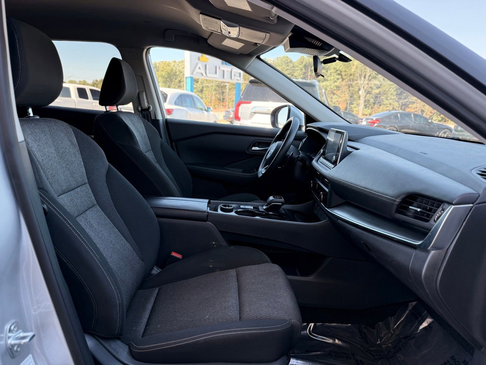 Used 2024 Nissan Rogue SV image 21