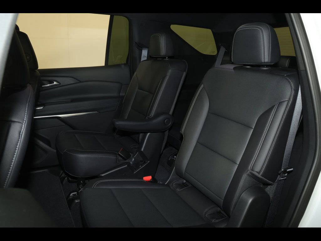 Used 2025 Chevrolet Traverse LT AWD/4WD image 59