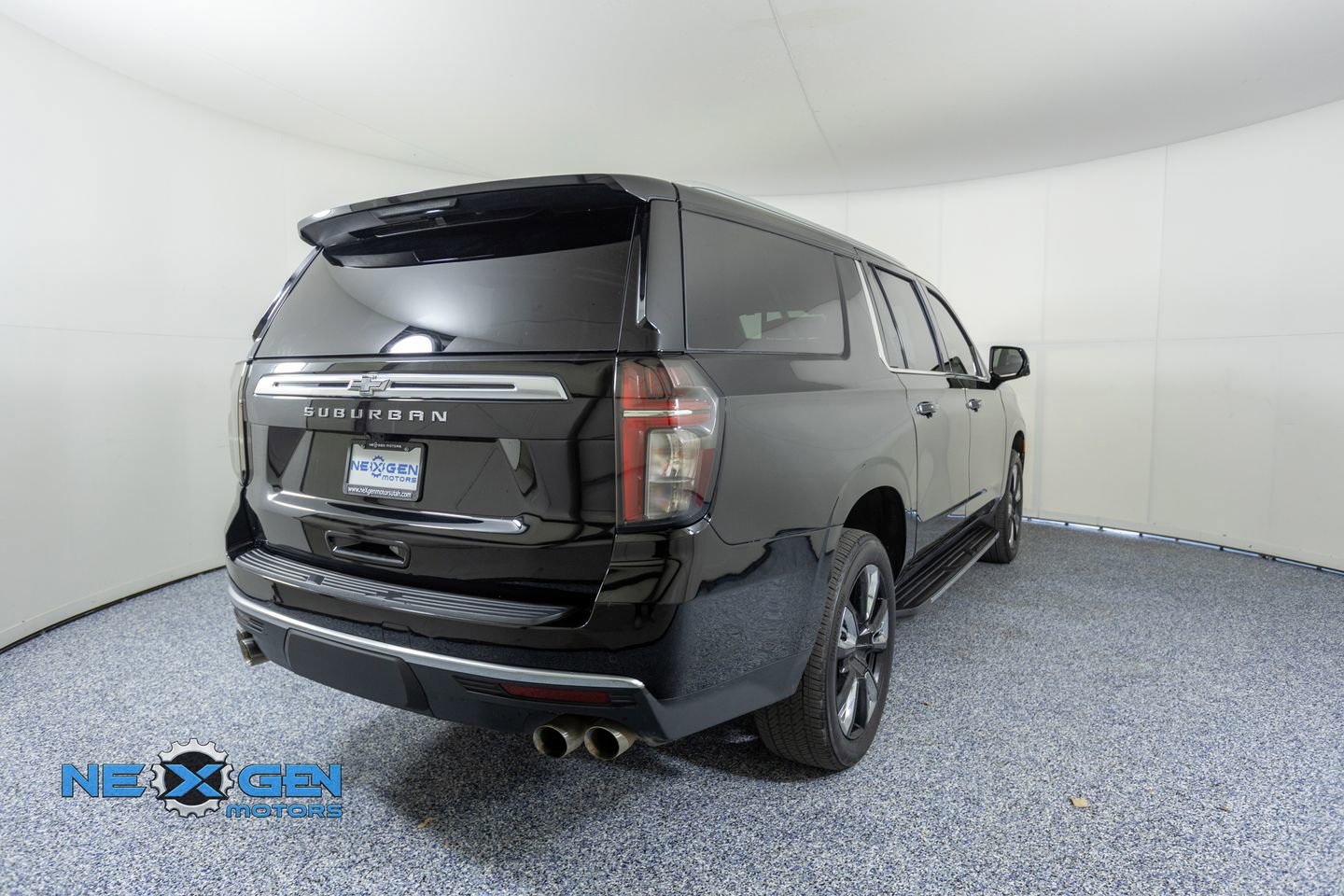 Used 2024 Chevrolet Suburban High Country w/ Advanced Technology Package image 7