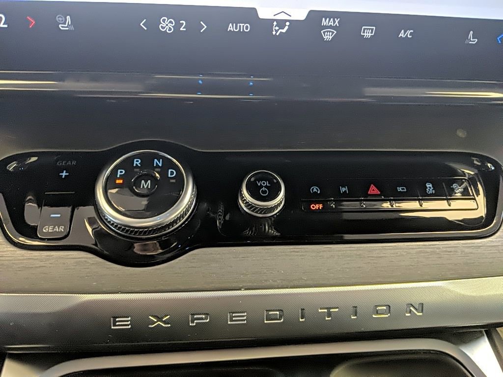 Used 2025 Ford Expedition Max Platinum image 25