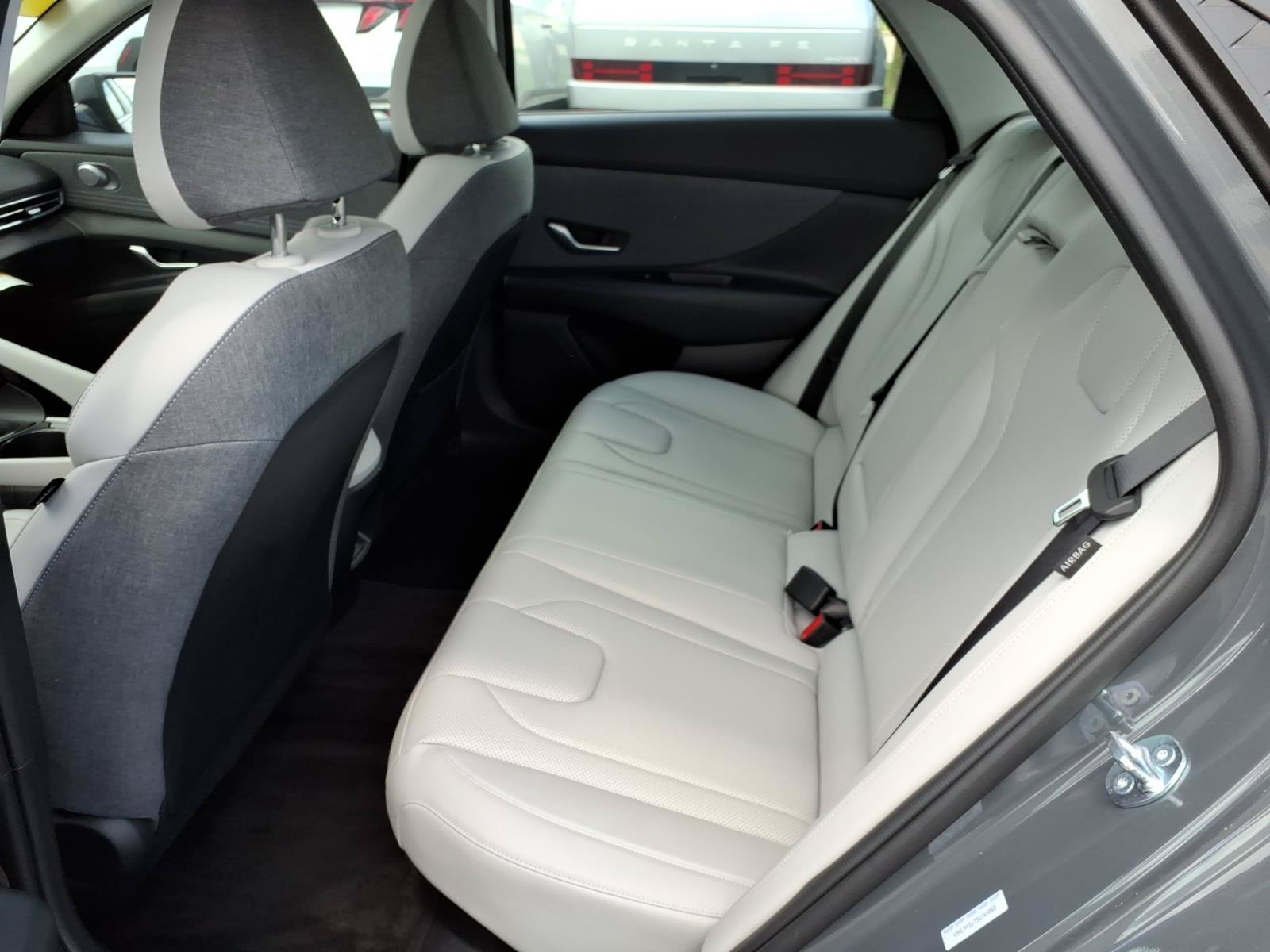 New 2025 Hyundai Elantra Limited FWD image 7