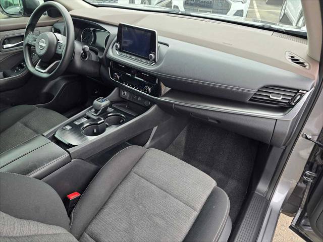 Used 2022 Nissan Rogue SV FWD image 11