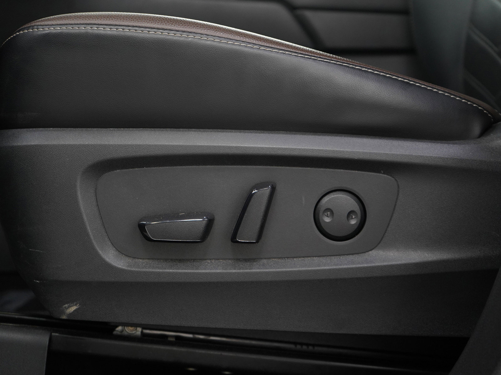 Used 2023 Nissan Pathfinder Platinum w/ Lighting Package (N92) image 28