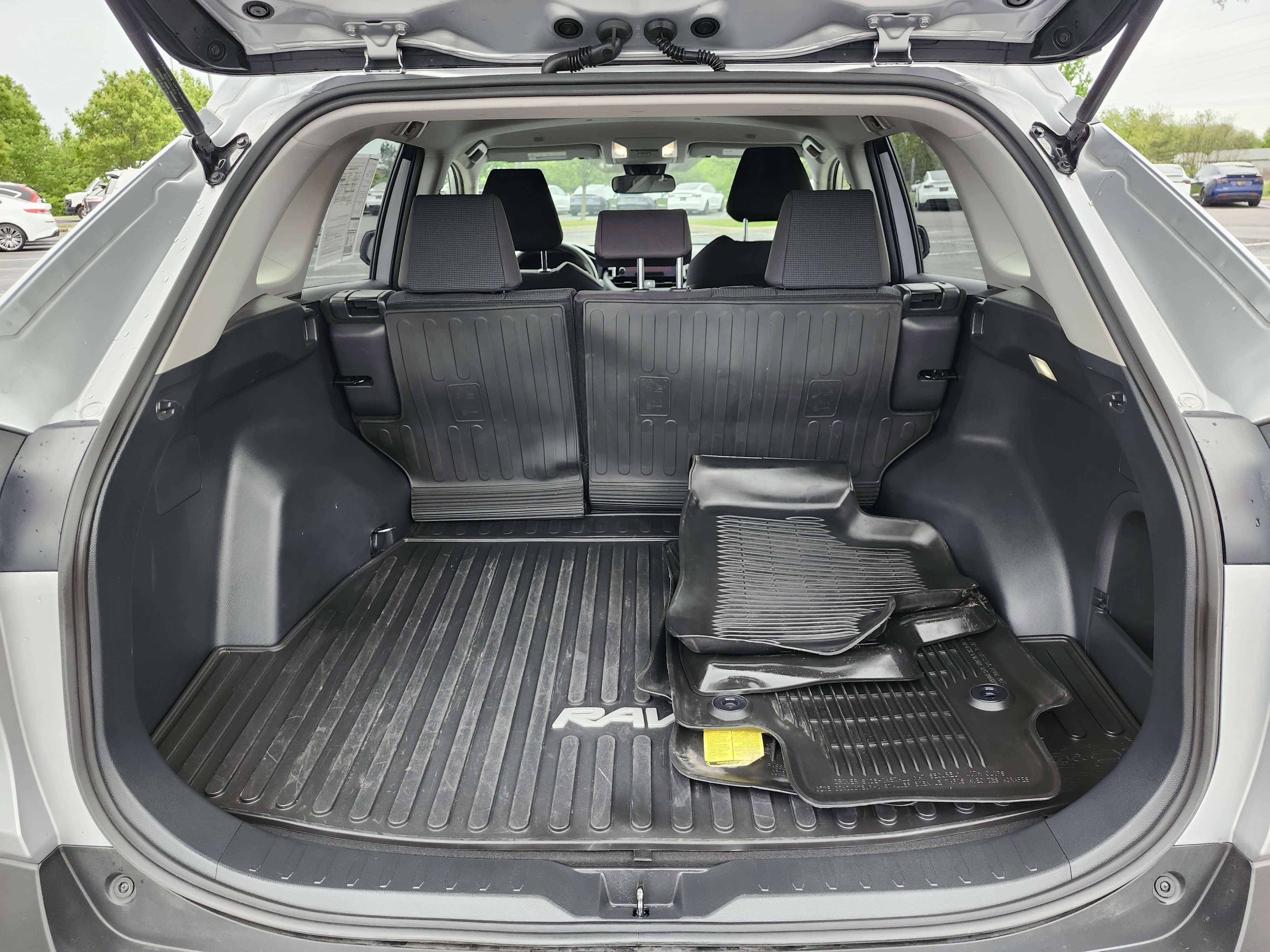 Used 2025 Toyota RAV4 LE AWD/4WD image 21