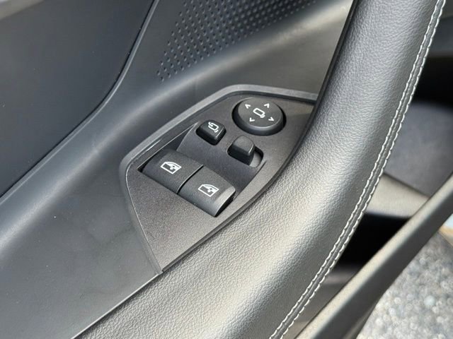 Used 2025 BMW 230i Coupe w/ Premium Package RWD image 18