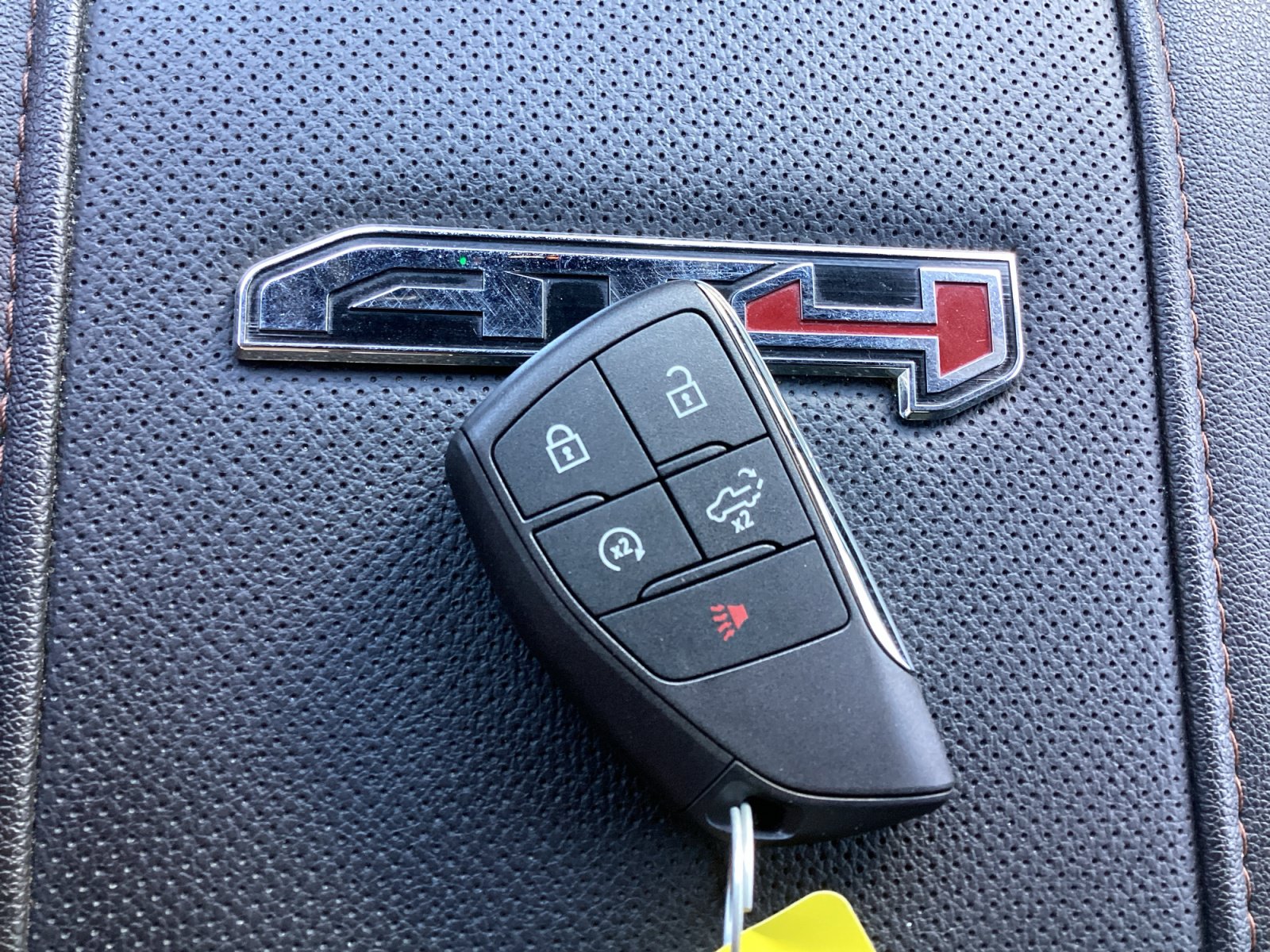 Used 2025 GMC Sierra 2500 AT4 w/ AT4 Premium Plus Package AWD/4WD image 40