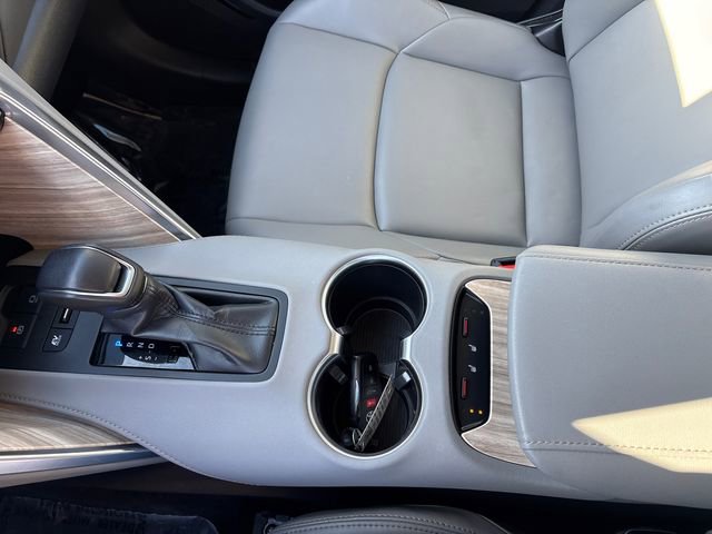 Used 2024 Toyota Venza XLE image 35