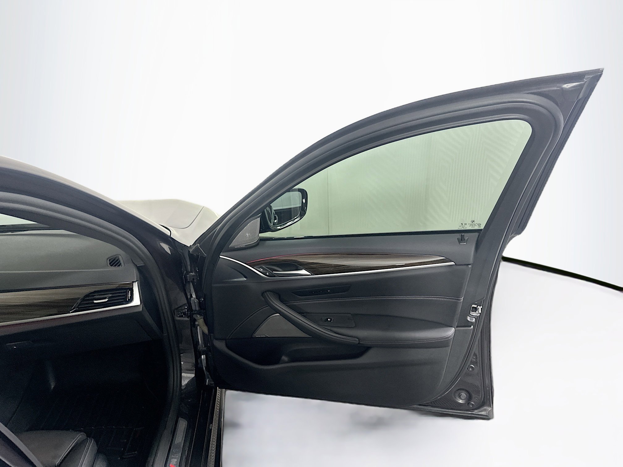 Used 2021 BMW 540i w/ M Sport Package image 35