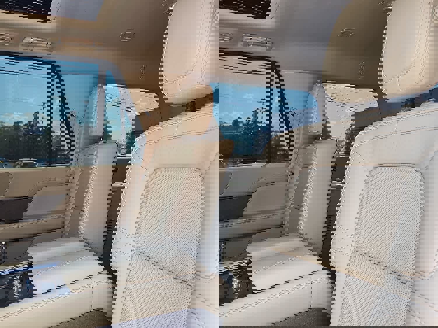 Used 2019 Lincoln Navigator Reserve image 32