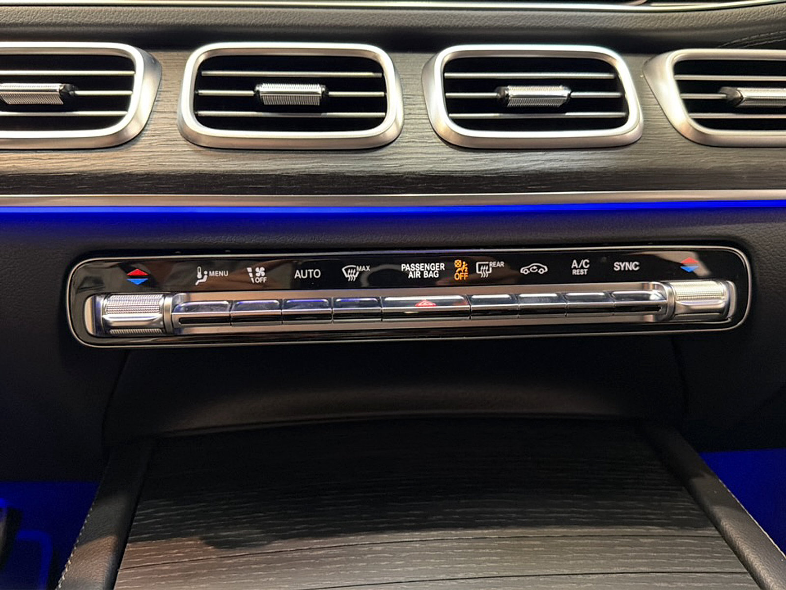 Used 2025 Mercedes-Benz GLS 450 4MATIC image 17