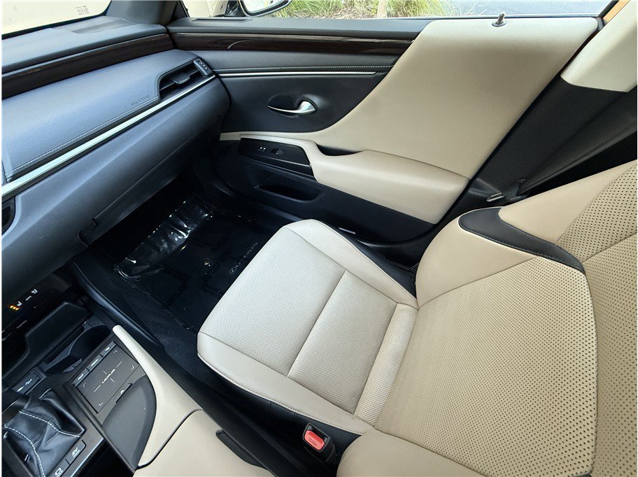 Used 2019 Lexus ES 300h w/ Premium Package FWD image 12