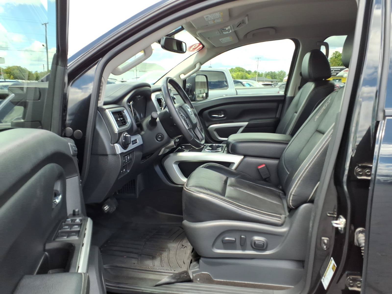 Used 2019 Nissan Titan PRO-4X w/ Pro-4x Convenience Package AWD/4WD image 10