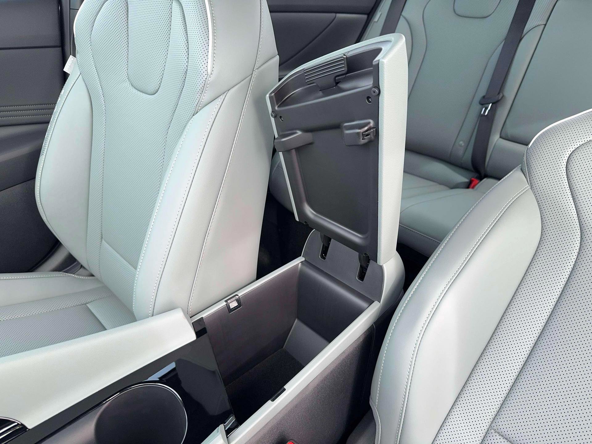 New 2026 Hyundai Elantra Limited FWD image 18