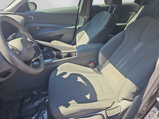 Used 2024 Hyundai Elantra SEL w/ Convenience Package FWD image 17