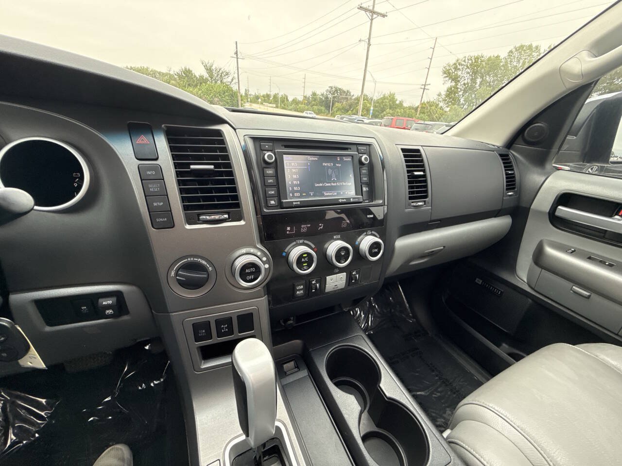 Used 2017 Toyota Sequoia Limited w/ Safety & Convenience Package AWD/4WD image 28