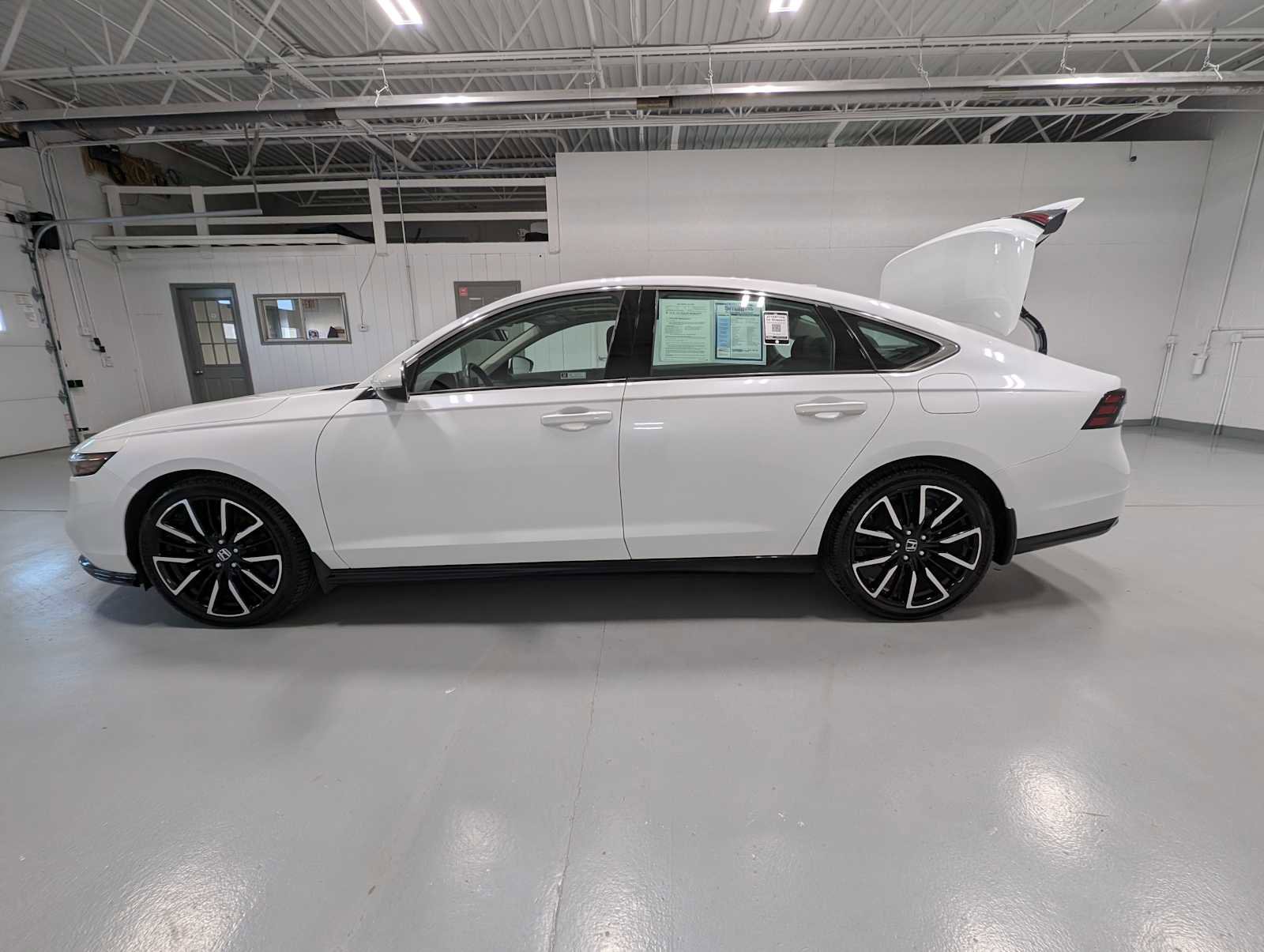 Used 2023 Honda Accord Touring image 12