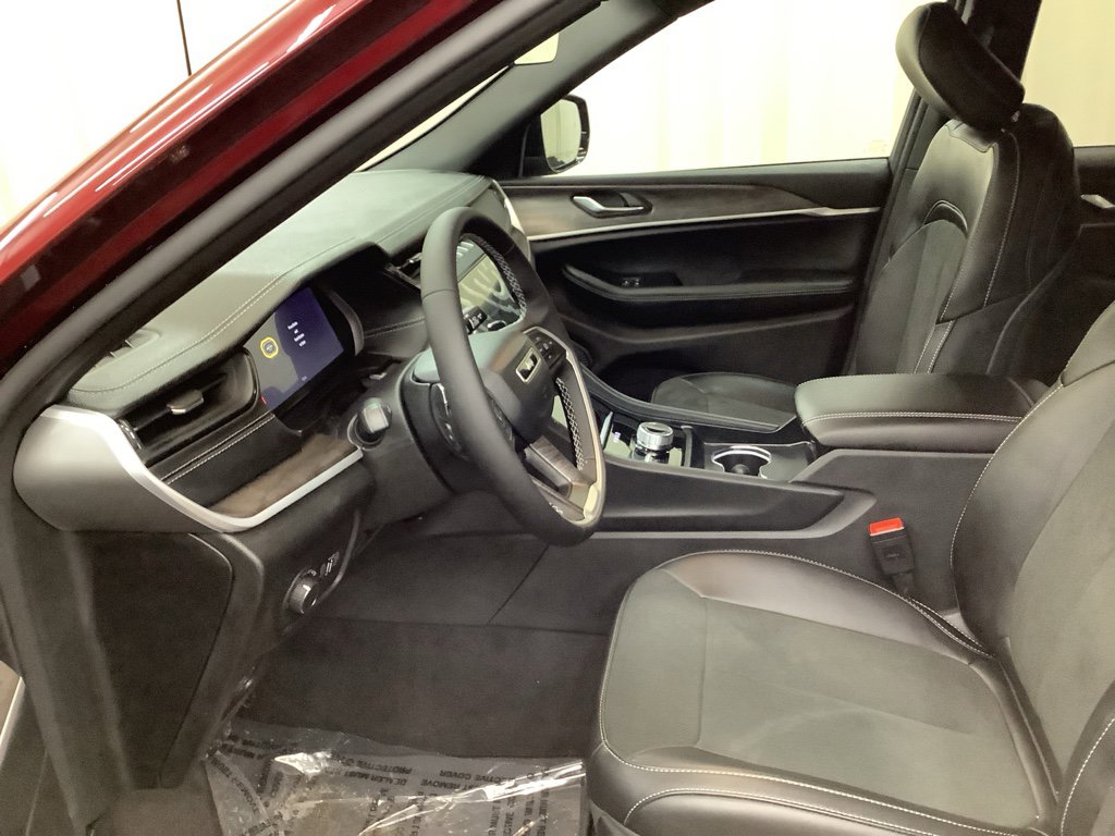 New 2026 Jeep Grand Cherokee Altitude image 15