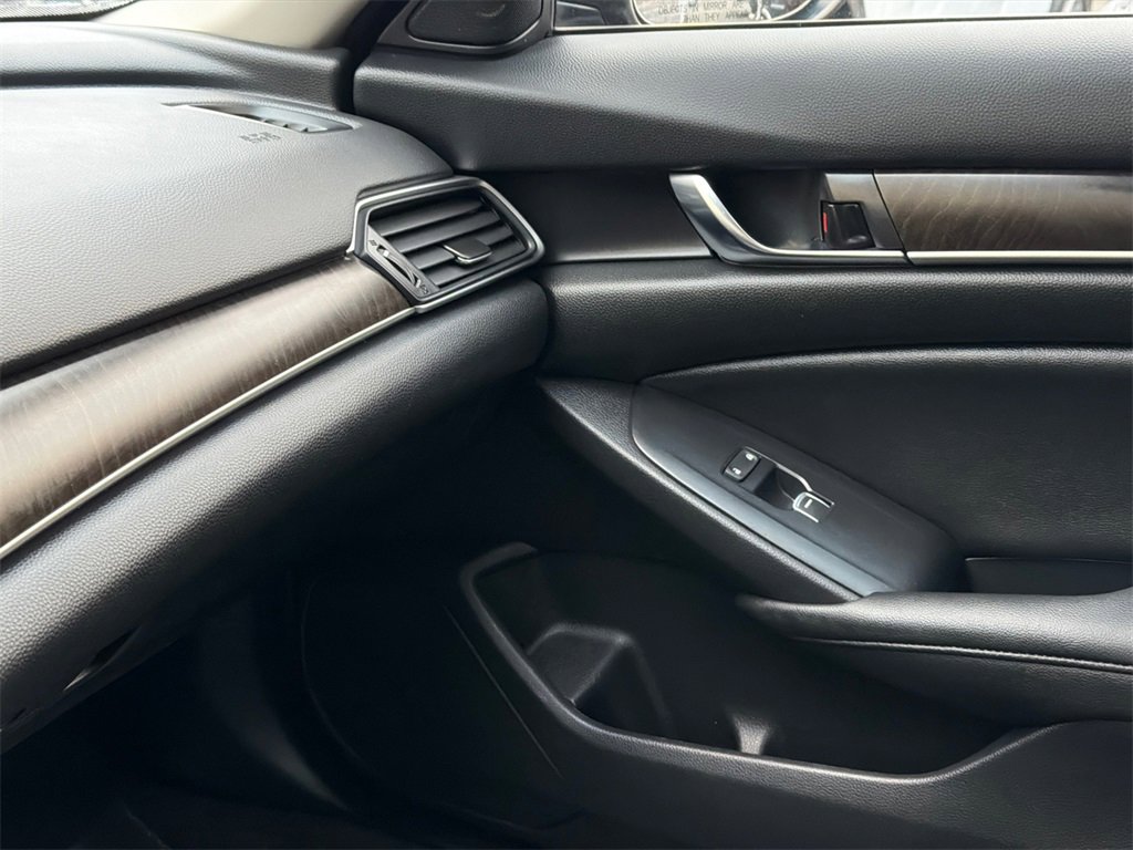 Used 2020 Honda Accord EX image 31