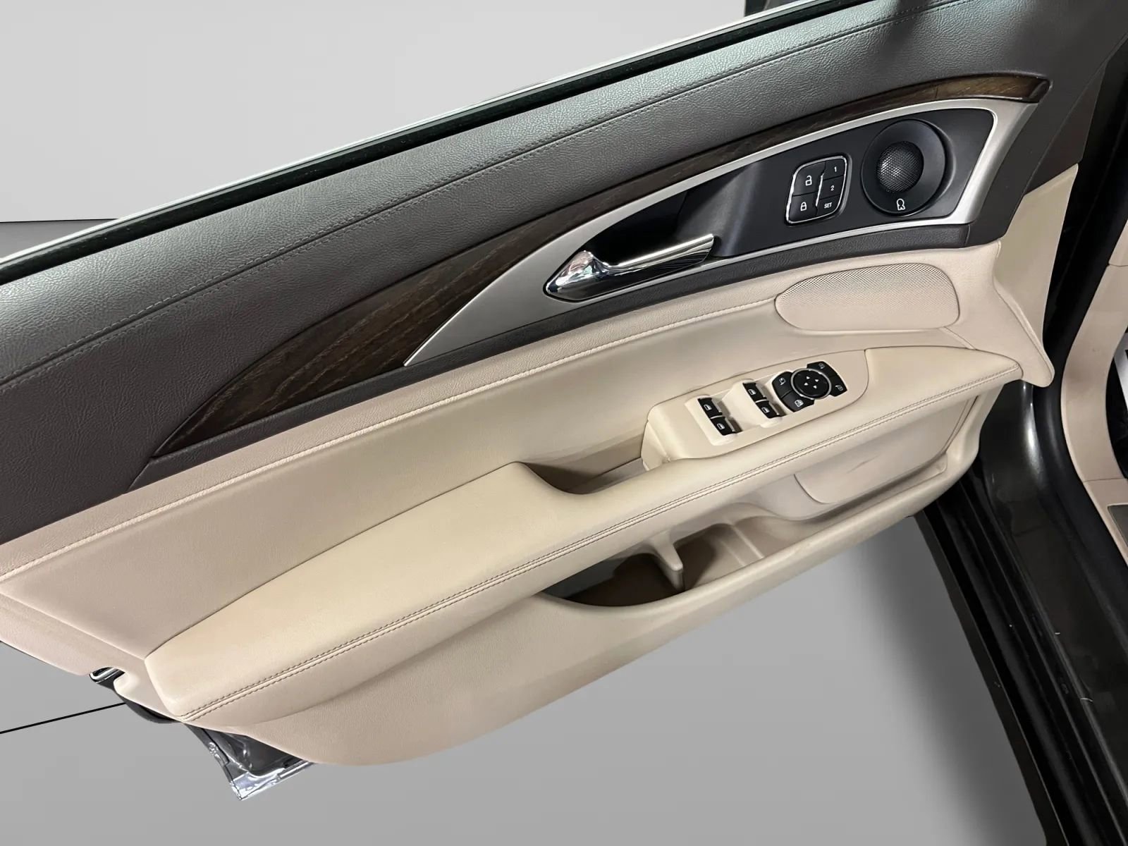 Used 2019 Lincoln MKZ Reserve w/ Reserve Plus Package image 16