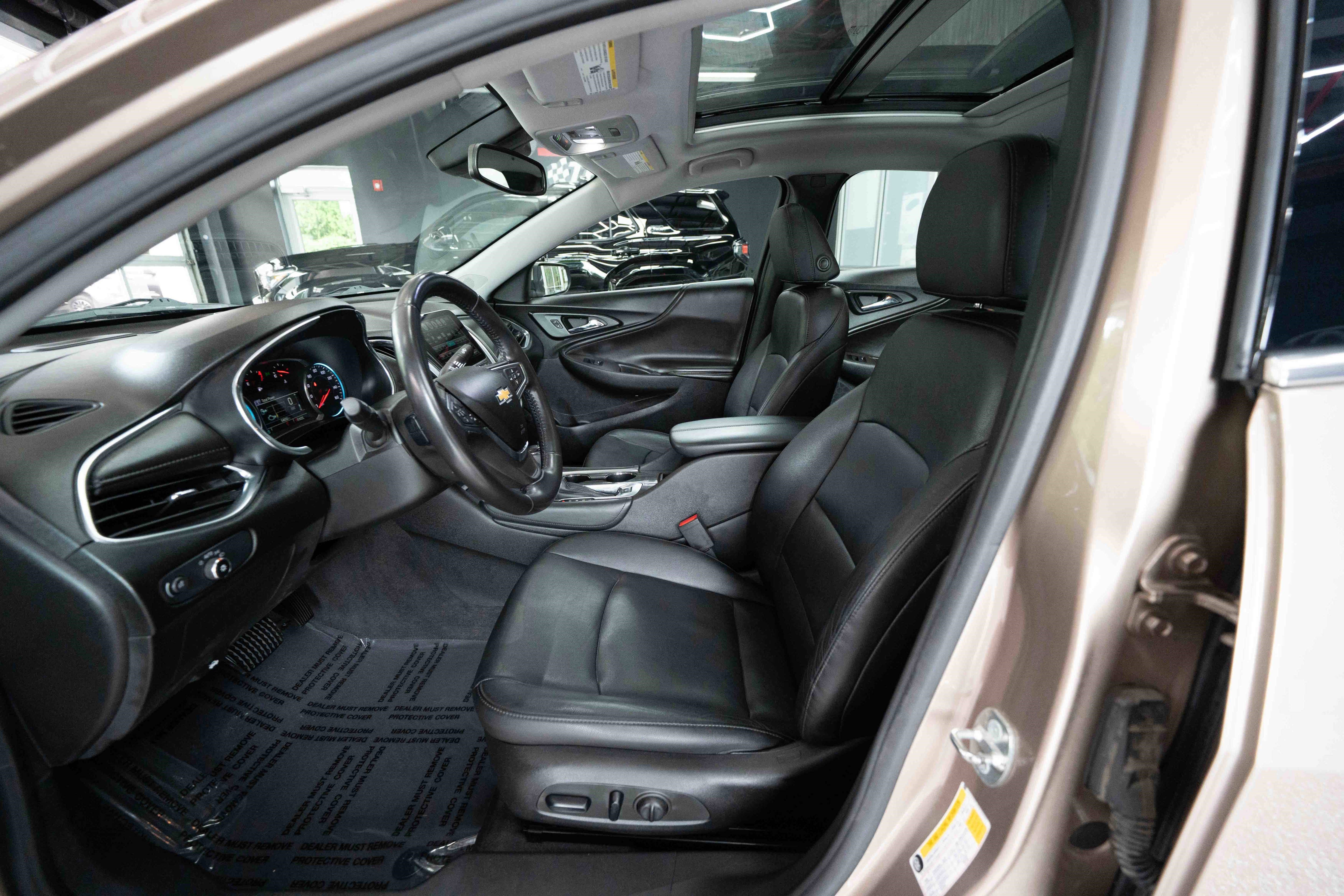 Used 2018 Chevrolet Malibu RS w/ Leather Package FWD image 9
