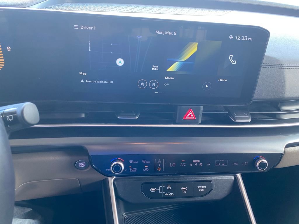 Used 2025 Kia Carnival image 16