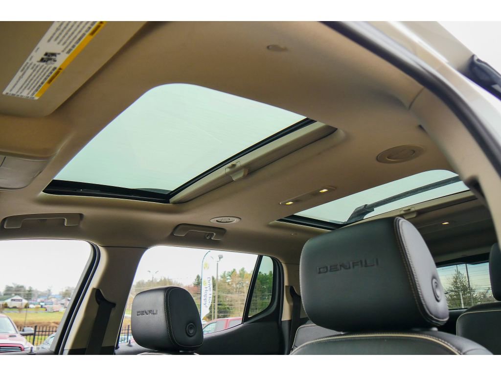 Used 2019 GMC Acadia Denali w/ Technology Package AWD/4WD image 10