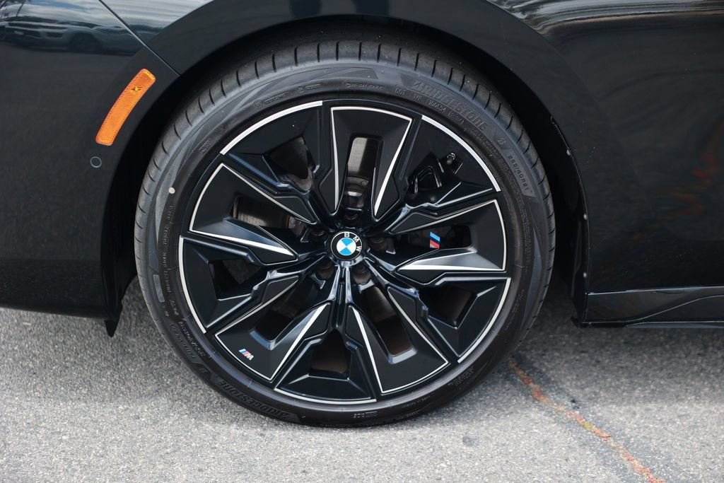 Used 2023 BMW 760i xDrive AWD/4WD image 12
