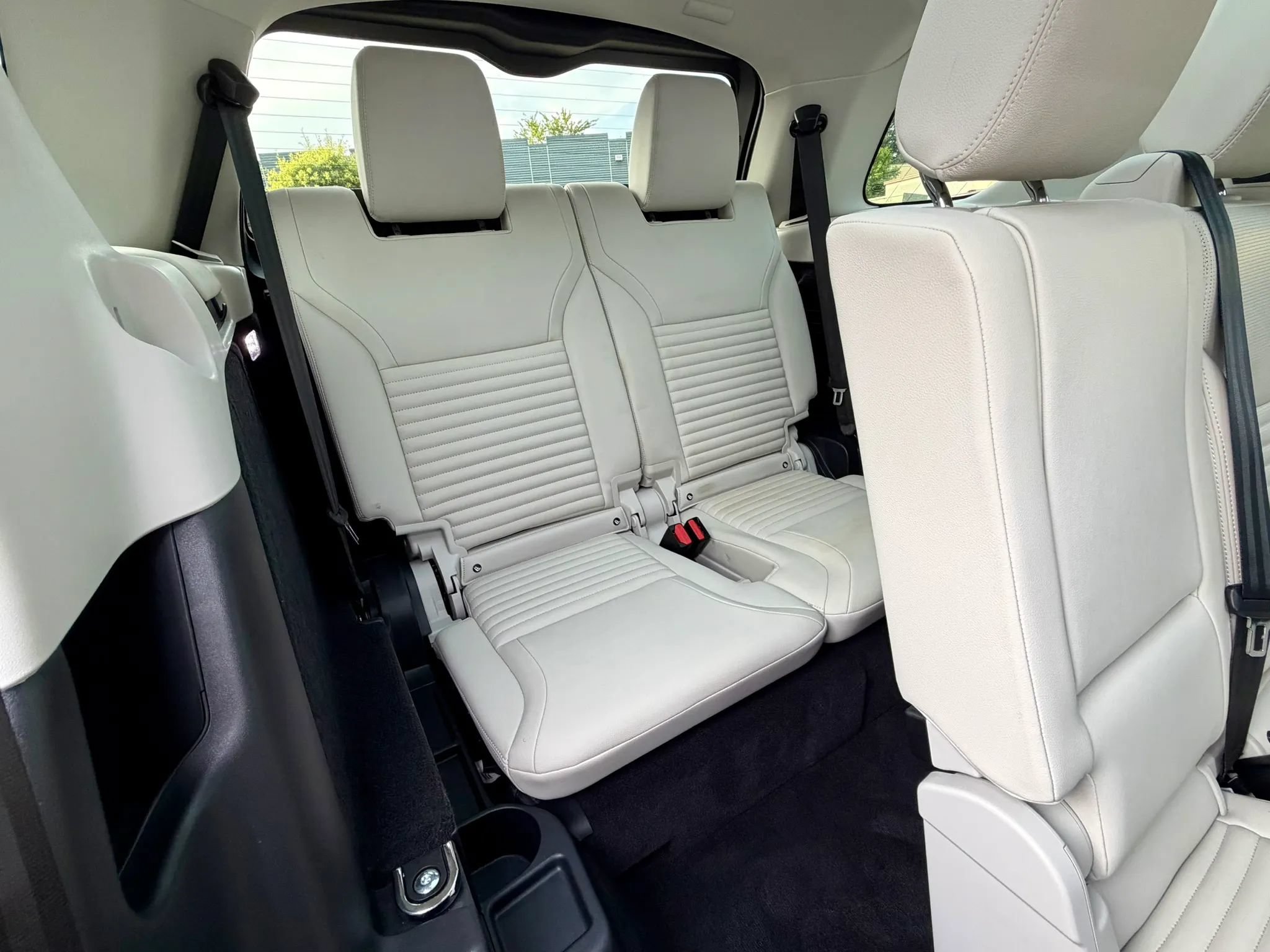 Used 2023 Land Rover Discovery S AWD/4WD image 38