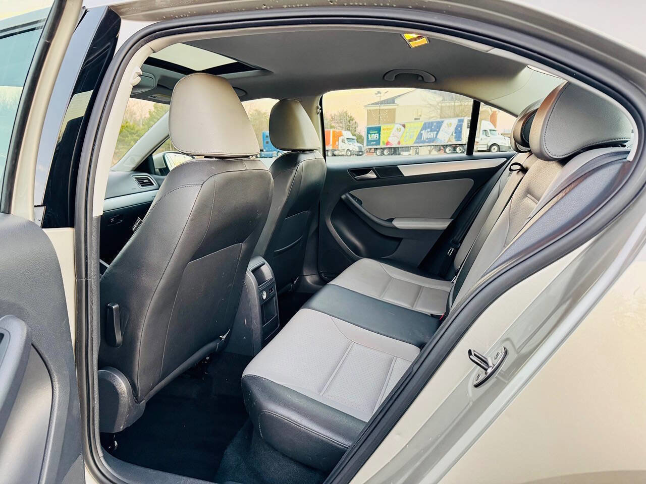 Used 2014 Volkswagen Jetta SE image 13