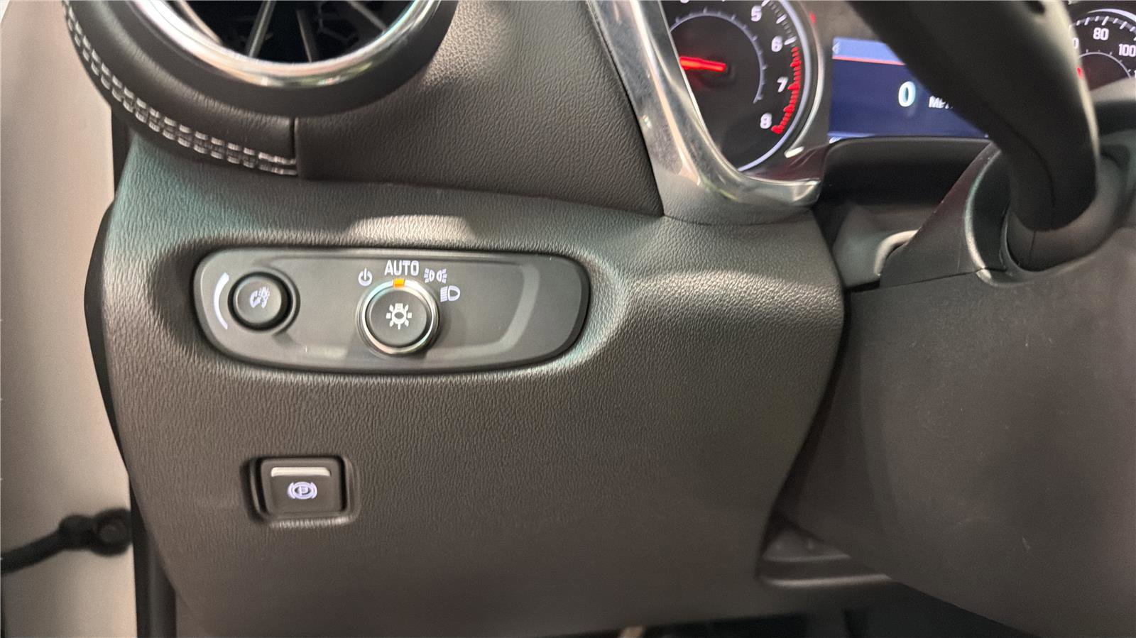 Used 2025 Chevrolet Blazer LT image 21