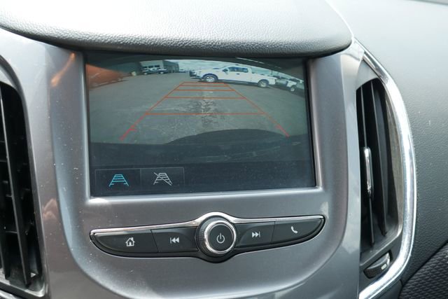 Used 2016 Chevrolet Cruze LT w/ Convenience Package FWD image 3