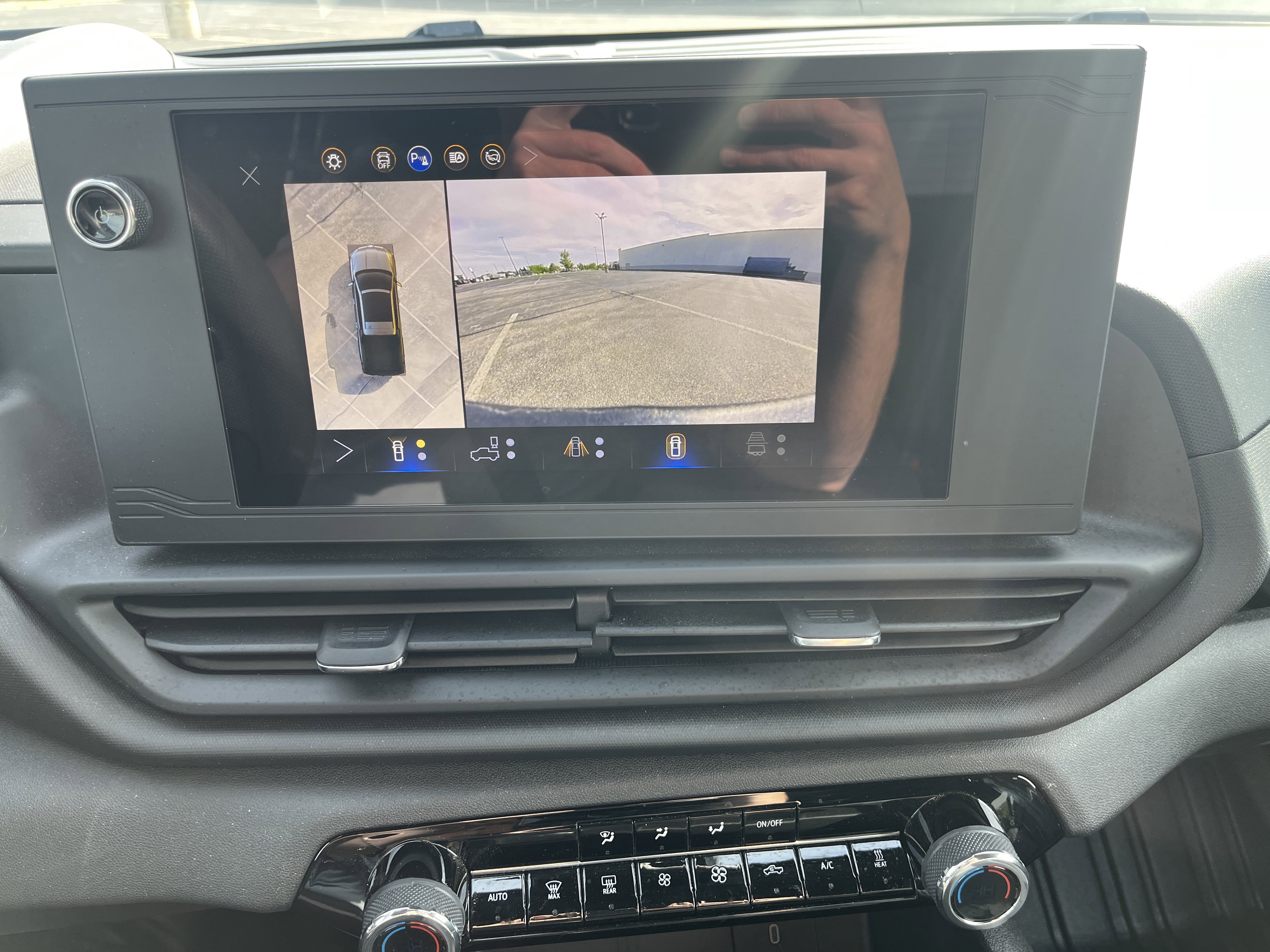 Used 2025 Chevrolet Silverado EV W/T AWD/4WD image 27