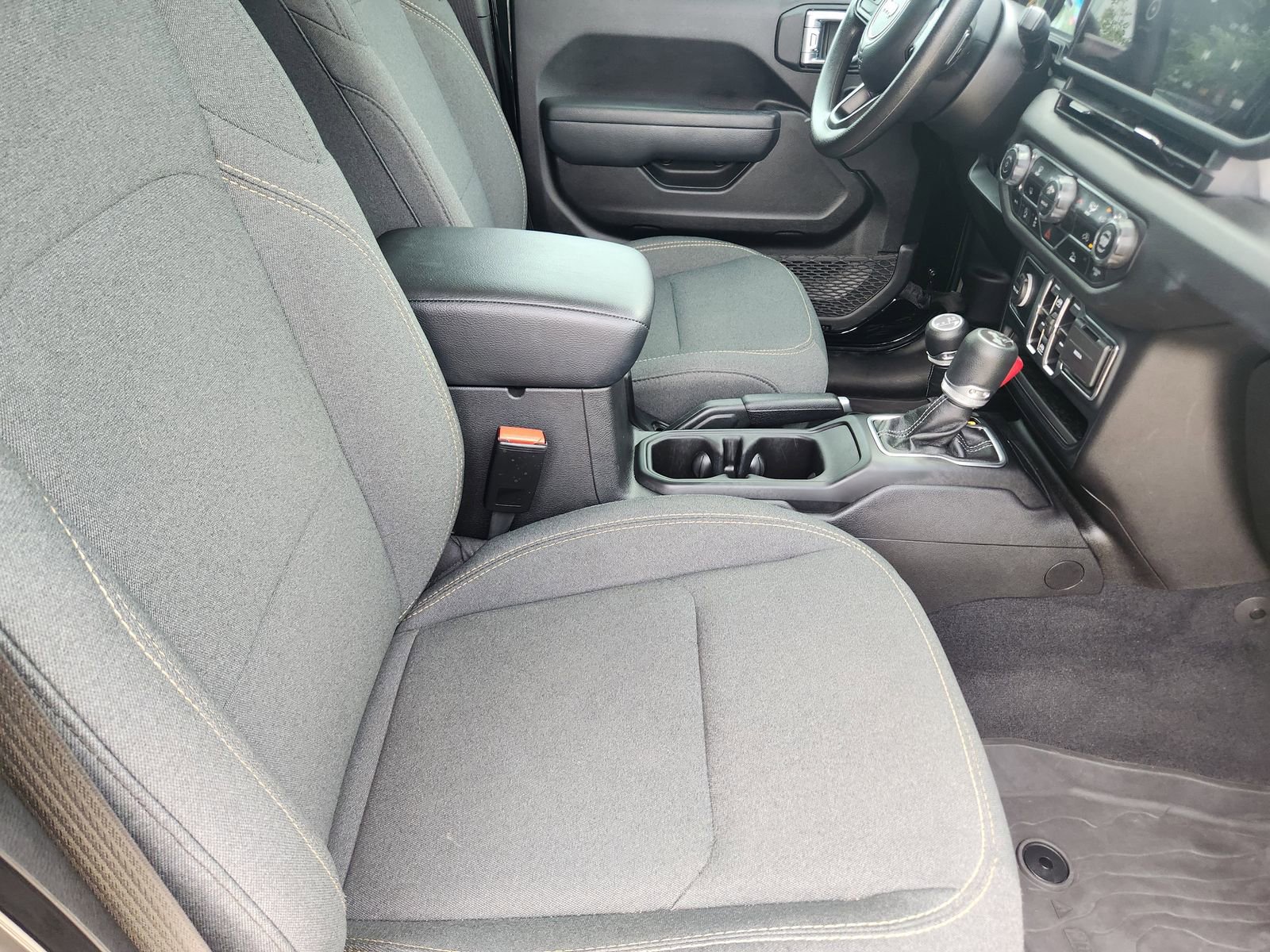 Used 2025 Jeep Wrangler Sport image 14