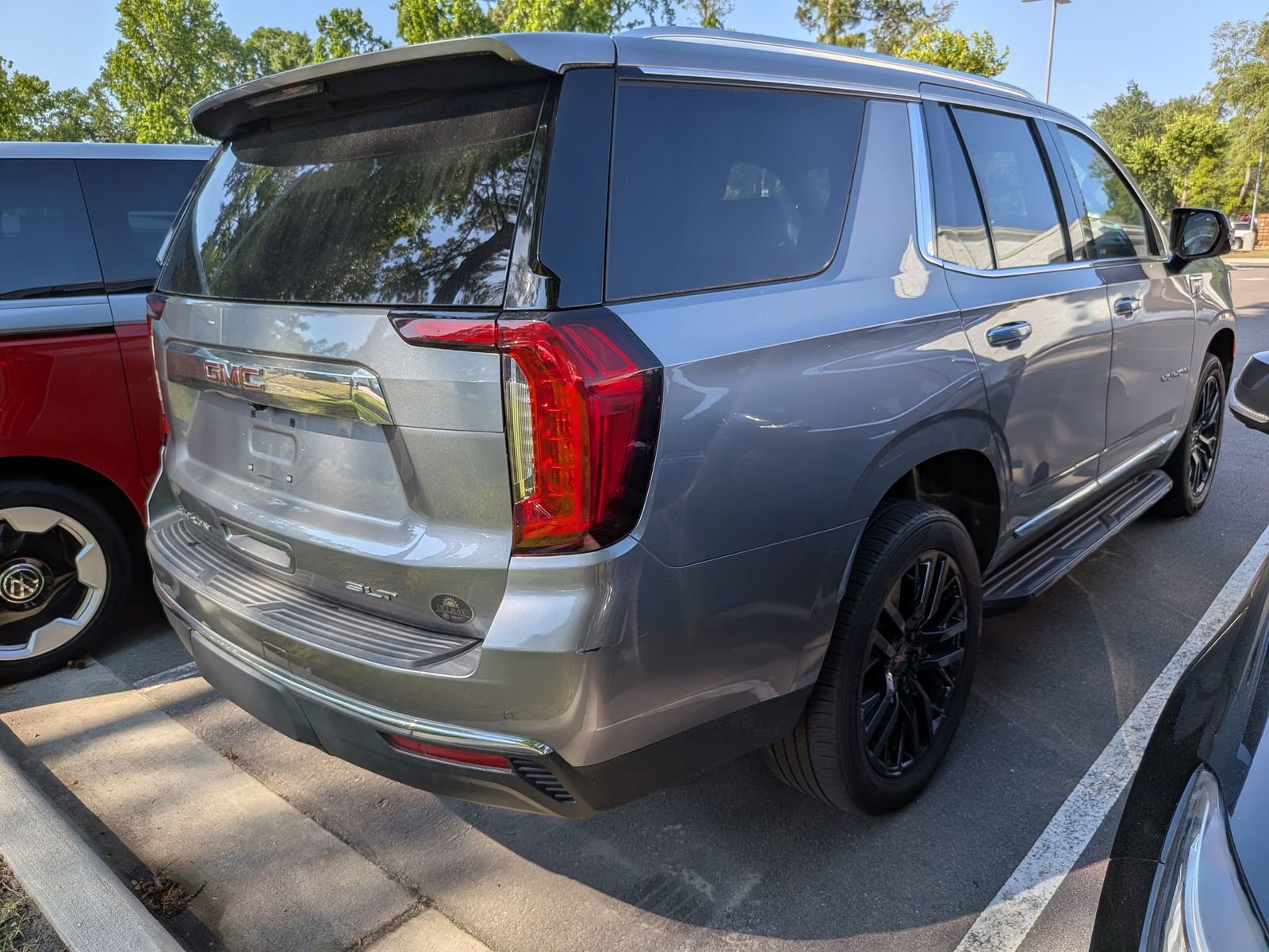 Used 2022 GMC Yukon SLT w/ SLT Premium Package RWD image 2