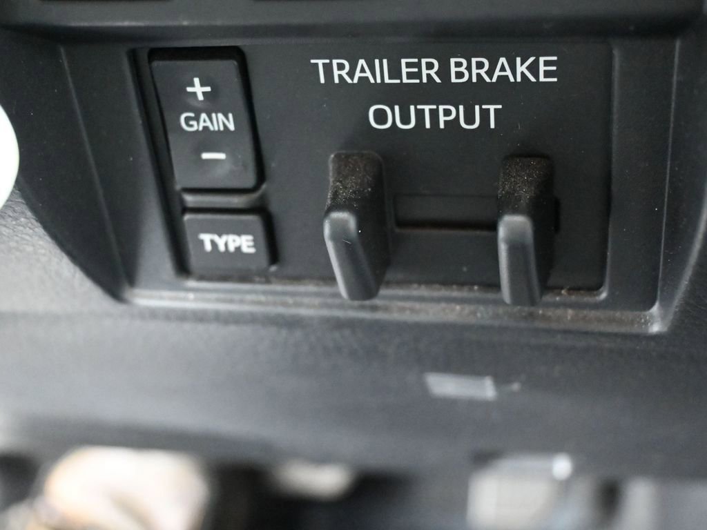 Used 2016 Toyota Tundra SR5 w/ SR5 Upgrade Package image 30