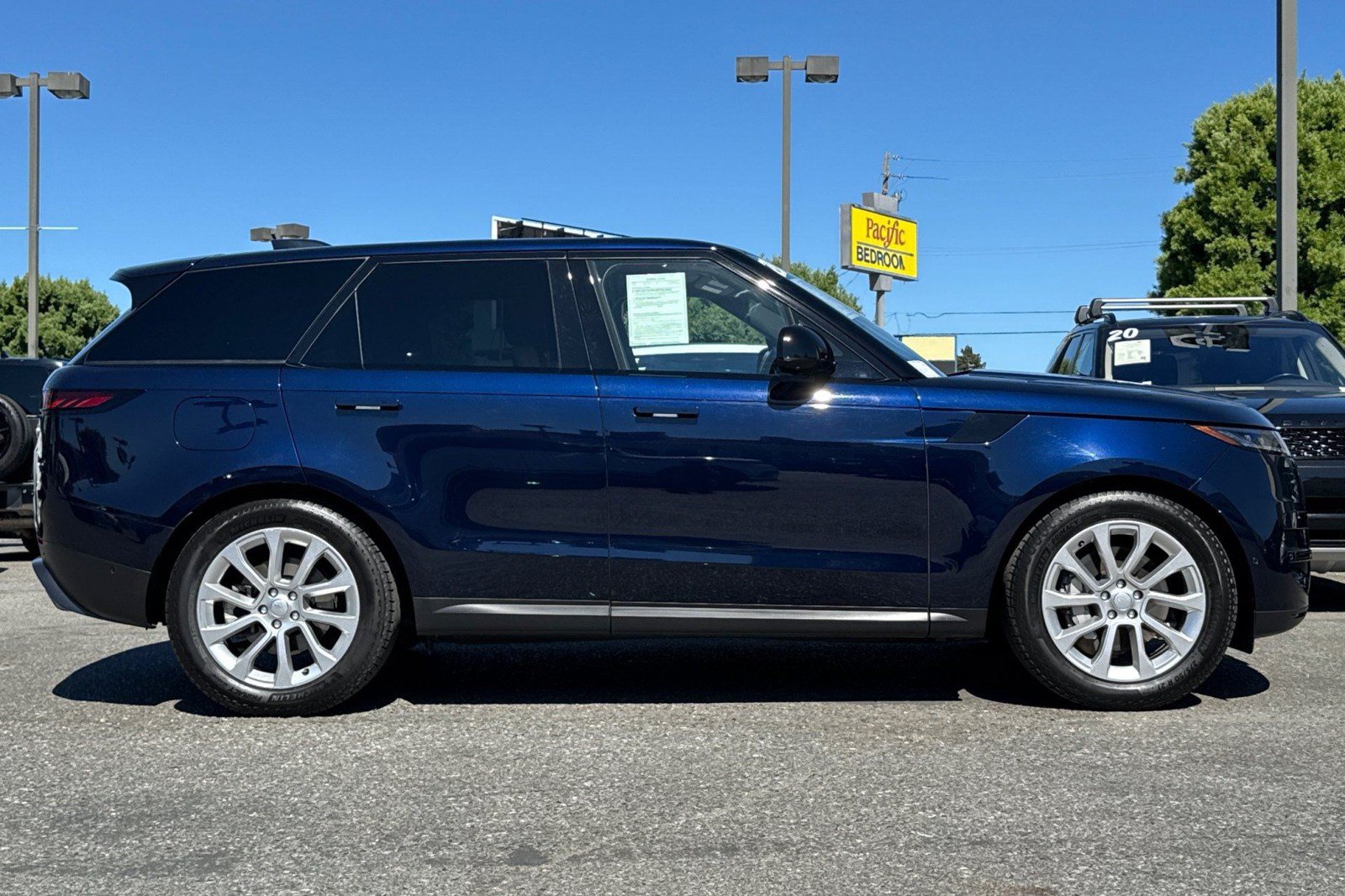 Used 2023 Land Rover Range Rover Sport SE AWD/4WD image 7