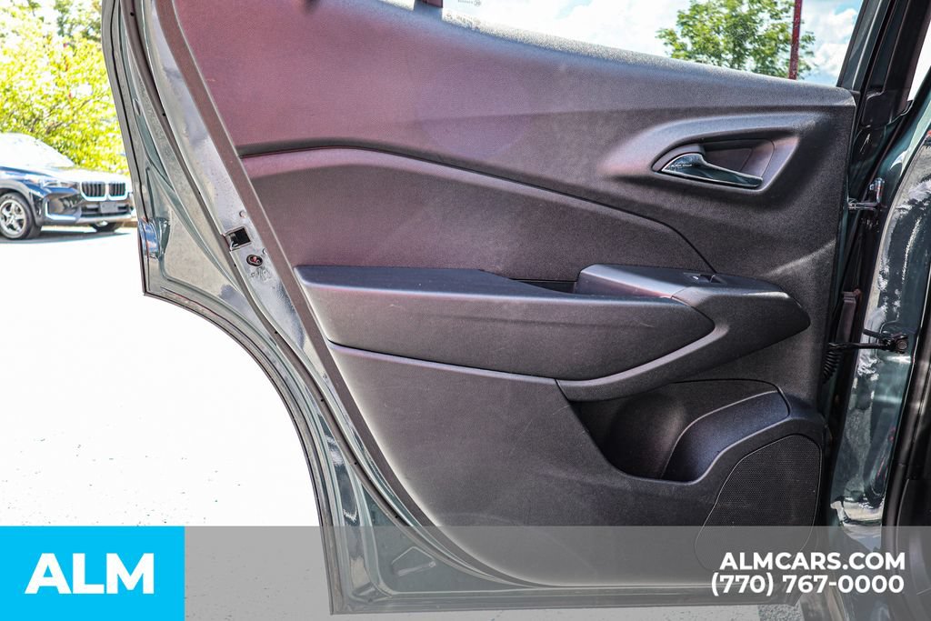 Used 2025 Chevrolet Trax LT FWD image 47