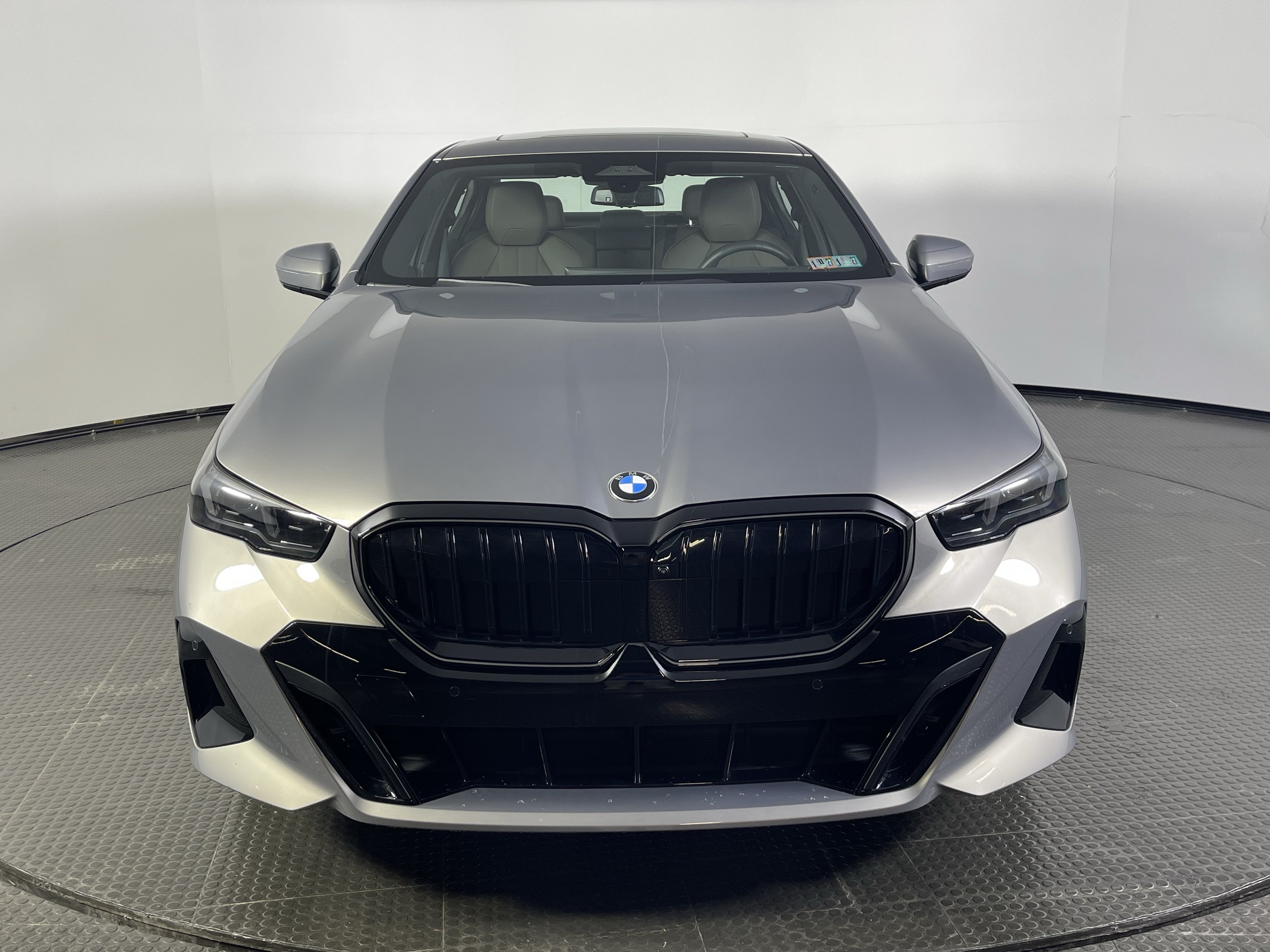 Used 2026 BMW 530i xDrive w/ M Sport Package AWD/4WD image 2