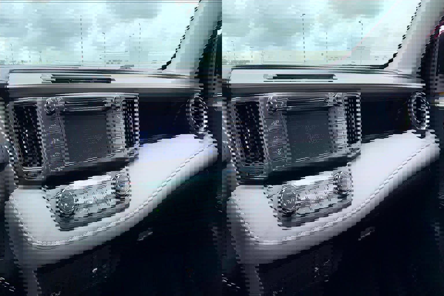 Used 2013 Toyota RAV4 XLE image 35