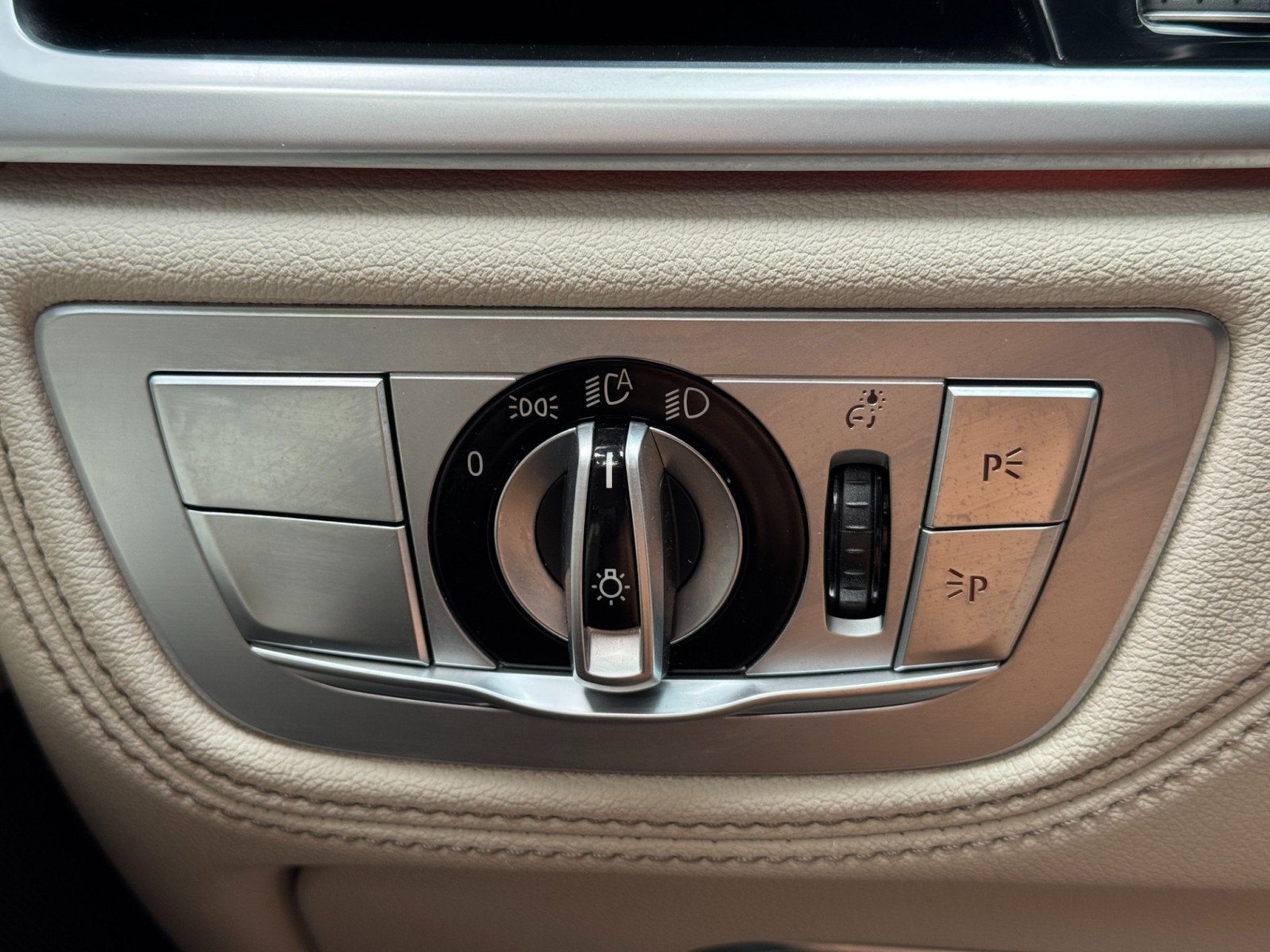 Used 2021 BMW 740i w/ M Sport Package RWD image 19