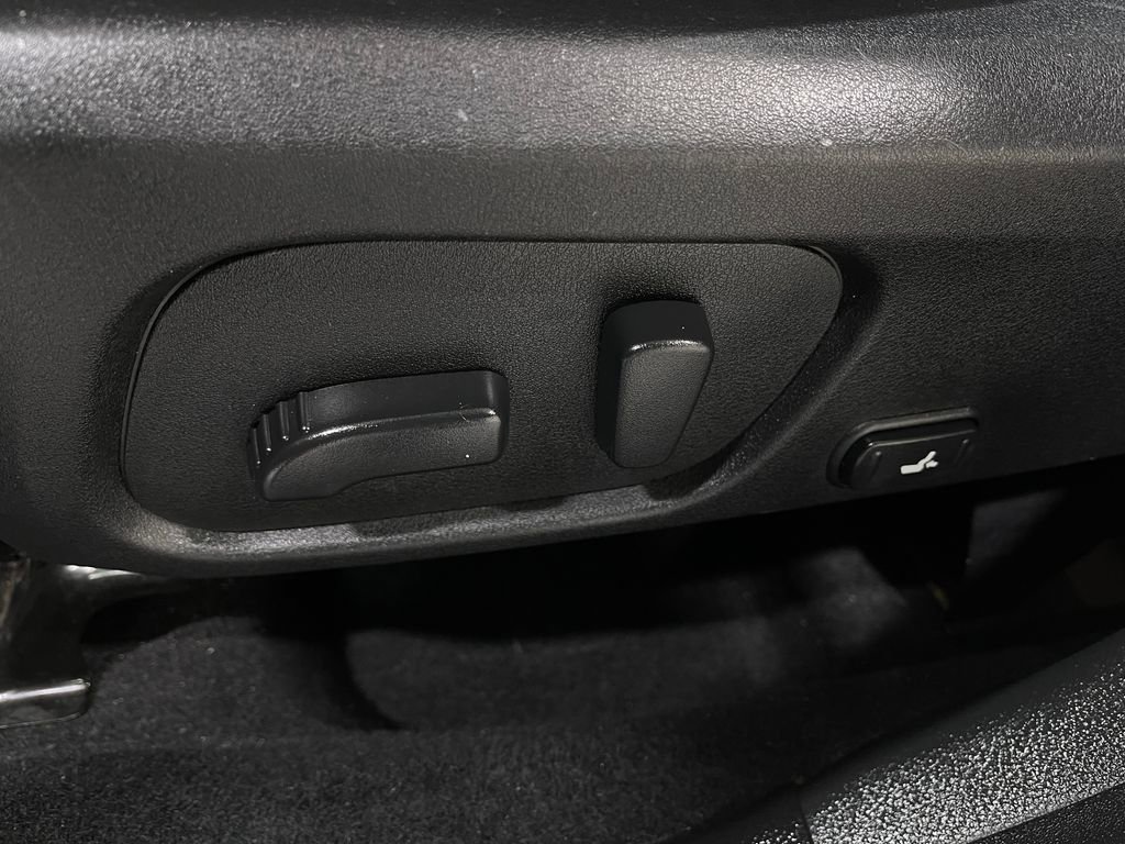 Used 2018 Subaru Forester 2.5i Premium w/ All-Weather Package image 16