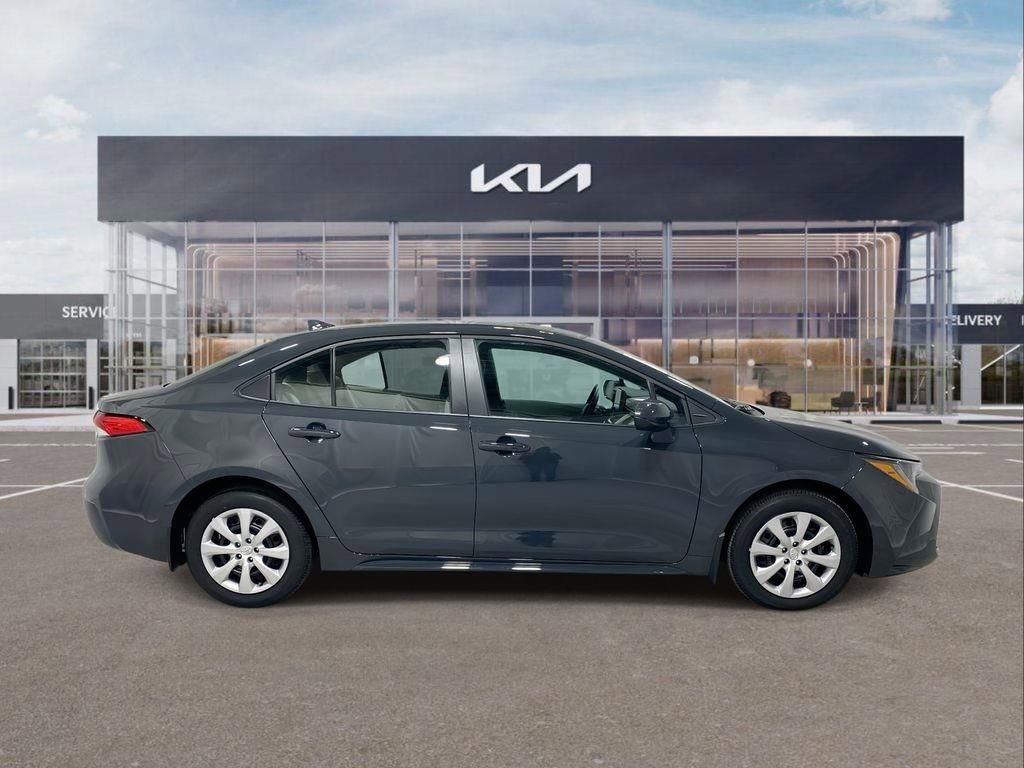 Used 2025 Toyota Corolla LE image 9