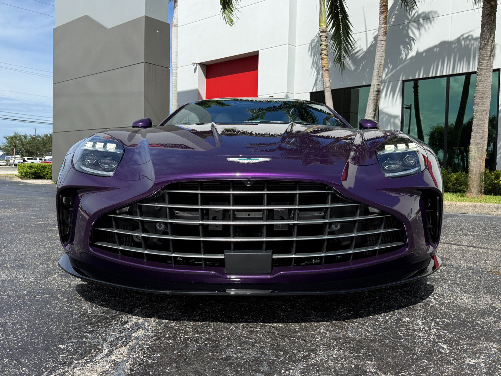 Used 2025 Aston Martin V8 Vantage Coupe RWD image 11