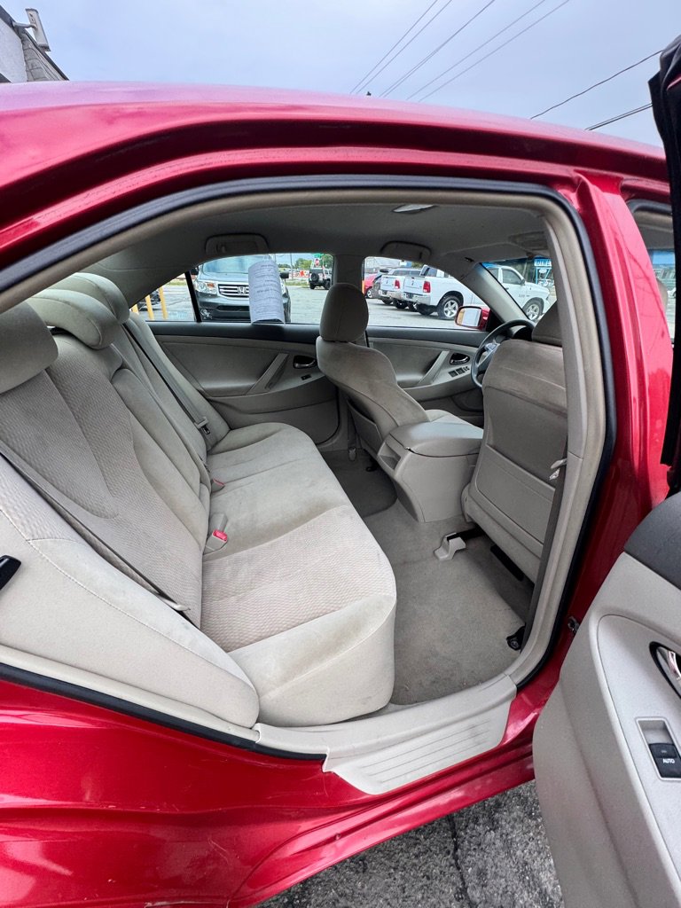 Used 2011 Toyota Camry LE FWD image 9