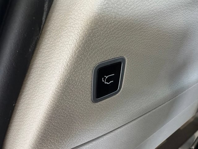 Used 2017 Chrysler Pacifica Touring FWD image 35