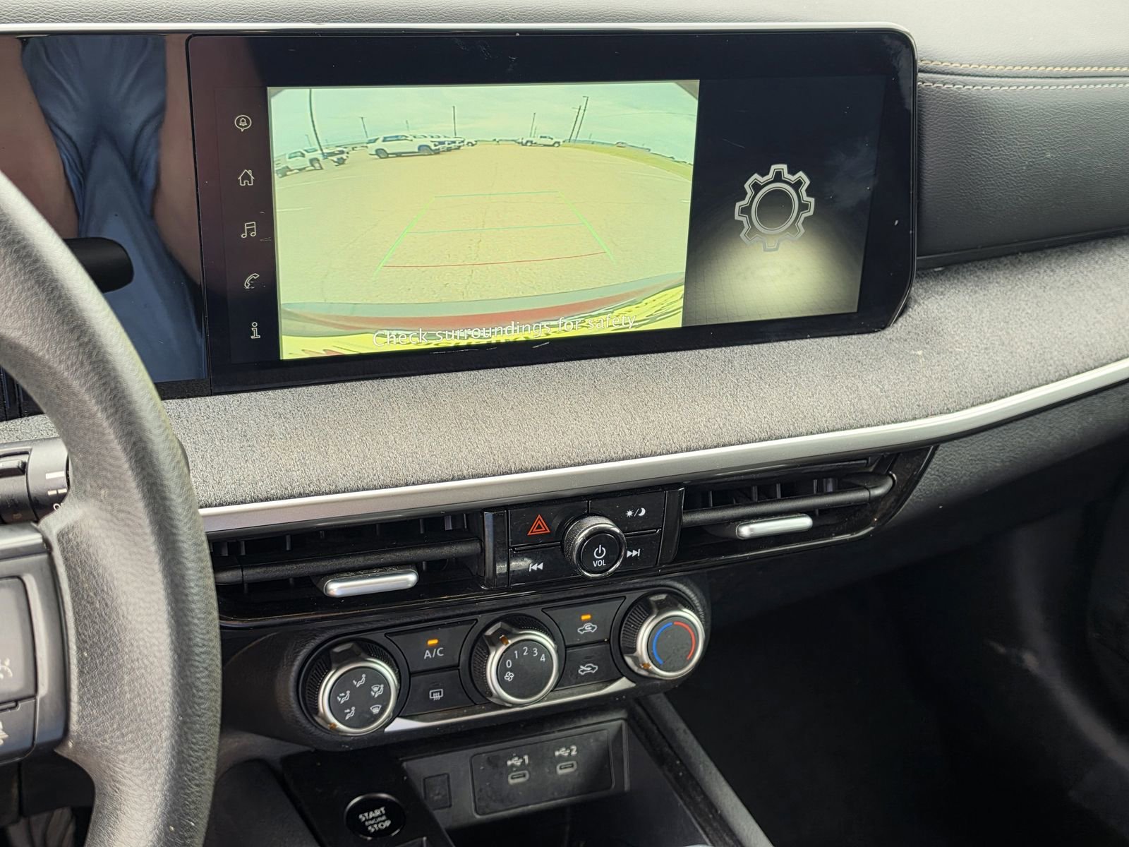 Used 2025 Nissan Kicks SV FWD image 11