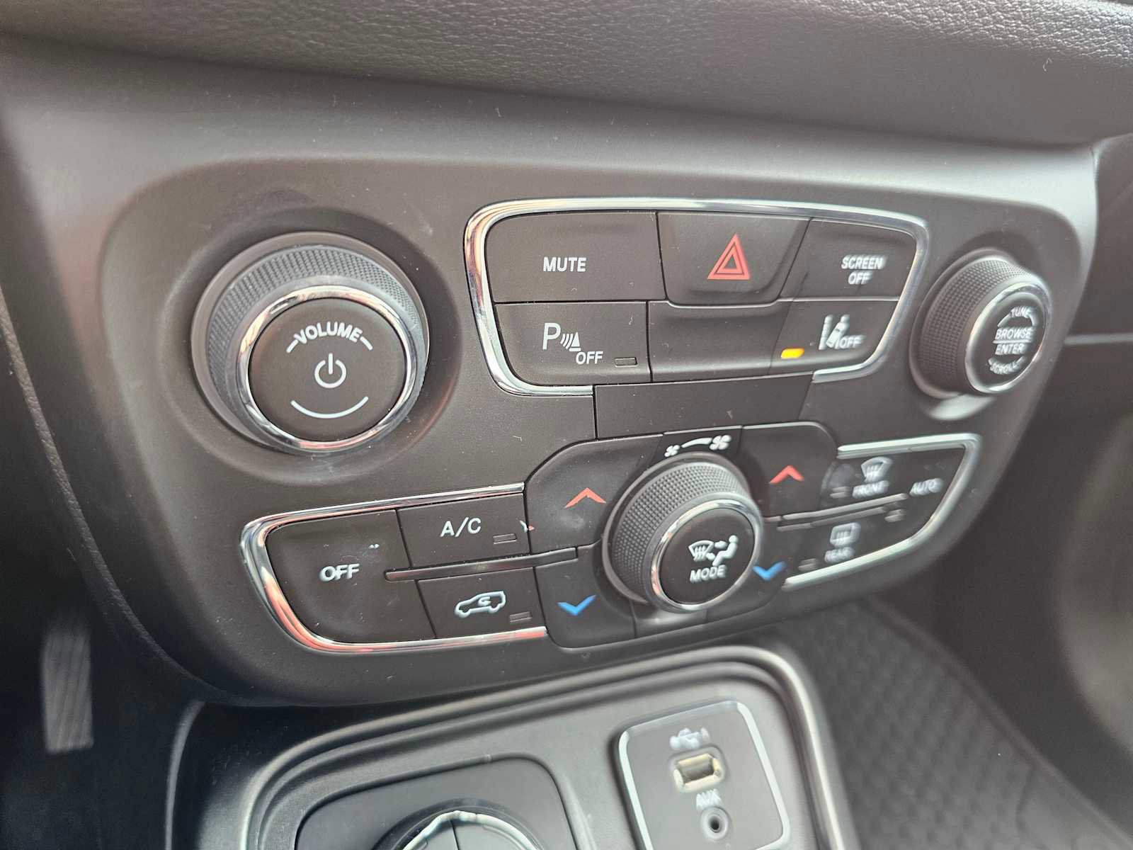 Used 2017 Jeep Compass Trailhawk w/ Leather Interior Group image 31