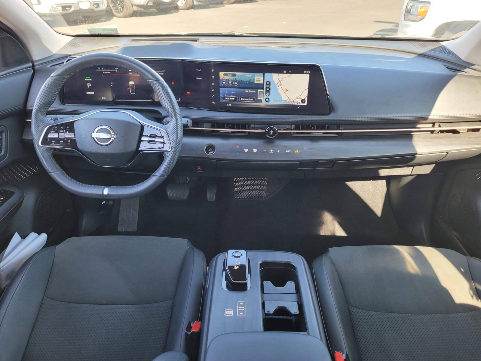 Used 2024 Nissan Ariya AWD image 15